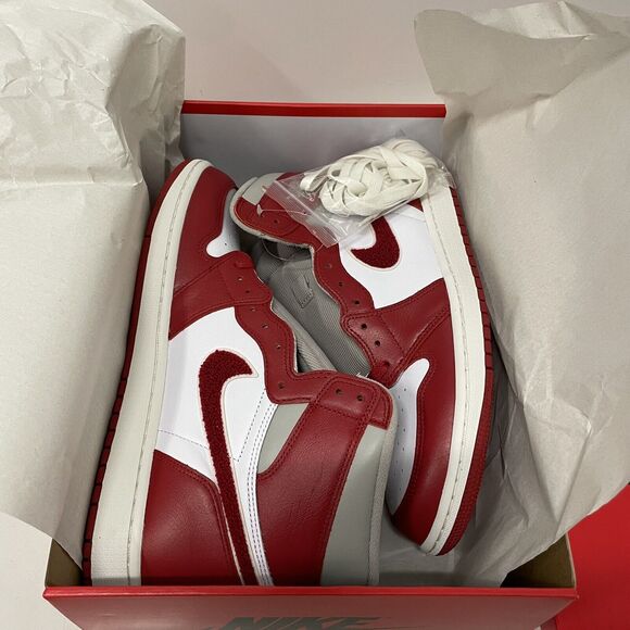 2022 Nike Air Jordan Retro 1 High OG Varsity Red Men’s 10.5 Women’s 12 Shoes - Picture 1 of 4